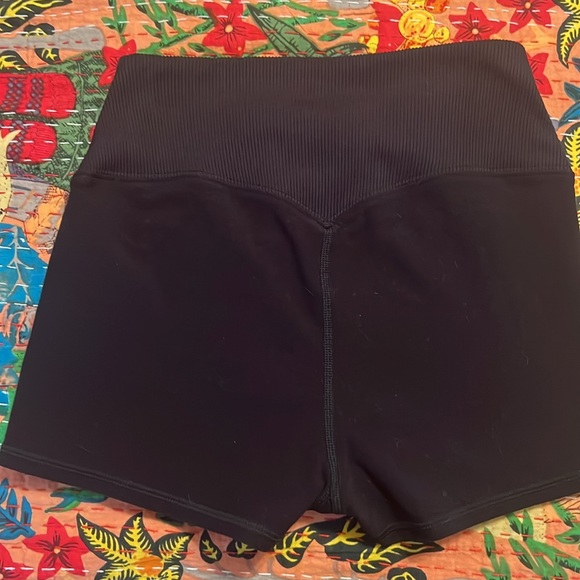 XS Alo soft aura shorts, worn once - Picture 2 of 4